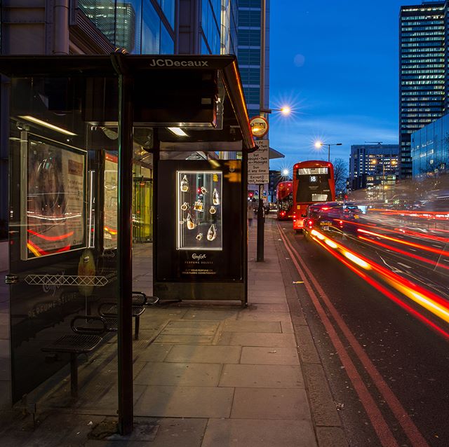 Витрина кондиционера для белья Comfort выглядит потрясающе на автобусных остановках JCDecaux в Великобритании.