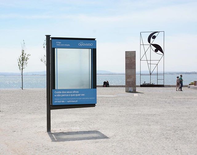 19. Optivisão использует внешнюю рекламу, чтобы показать людям в Лиссабоне, как здорово видеть ясно.