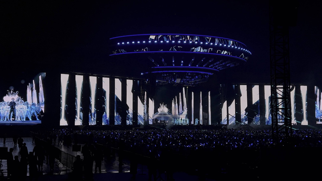 Outdoor Rental LED Transparent Display Светодиодный прозрачный дисплей для аренды на открытом воздухе