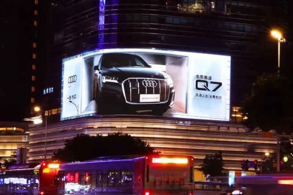 Наружная светодиодная реклама на Audi-Q7