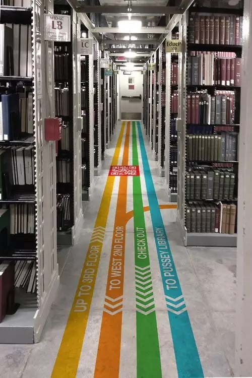 Наклейки с печатью на полу