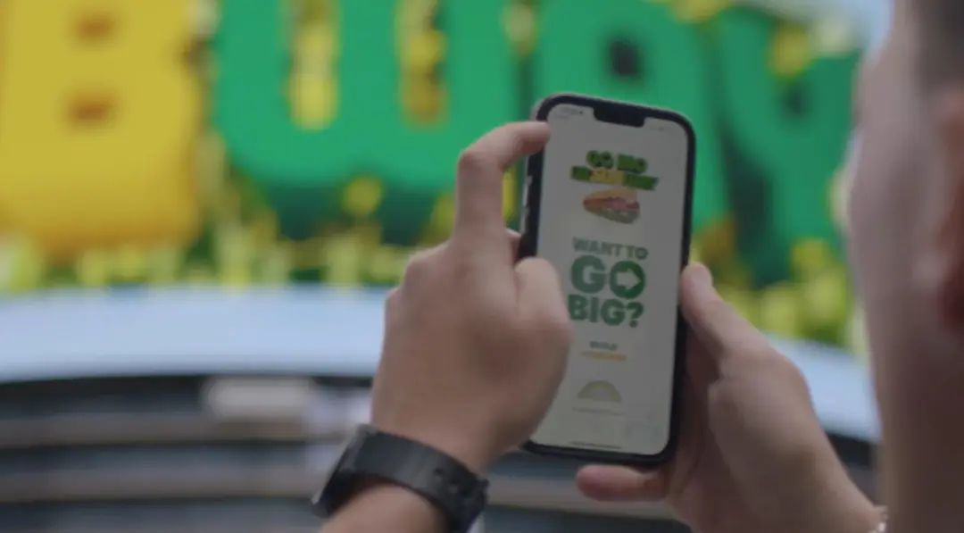 QR-код на рекламном щите 3D LED Display