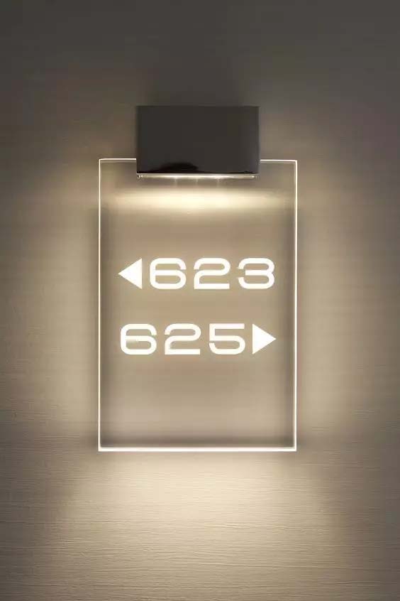 Резьба по акрилу с точечной подсветкой.