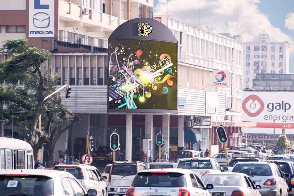 Светодиодная реклама на большом экране