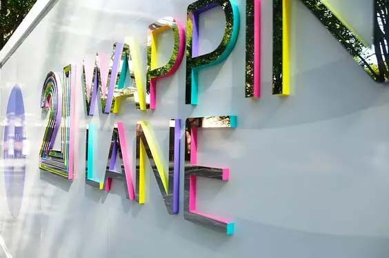 Лак для запекания из нержавеющей стали с цветной УФ-печатью на поверхности.