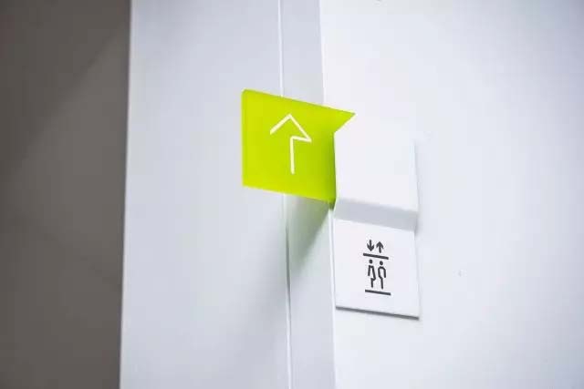 Комбинация акриловых профилированных поверхностей