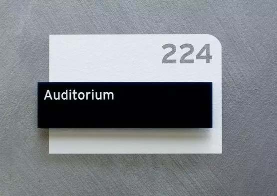 Печать плоской наклейки на акриловом листе