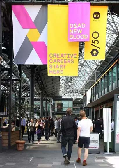 Повесьте висящий флаг